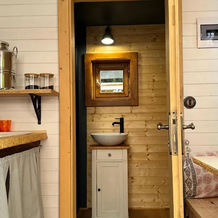 Tente de luxe Chaloupka S Odklapeci Strechou Brezany (Klatovy)