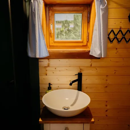 Tente de luxe Chaloupka S Odklapeci Strechou Brezany (Klatovy)
